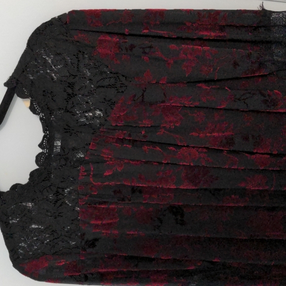 Mystree Size L Black and Deep Red Sheer Top with Lace and Bell Sleeves - Picture 2 of 9